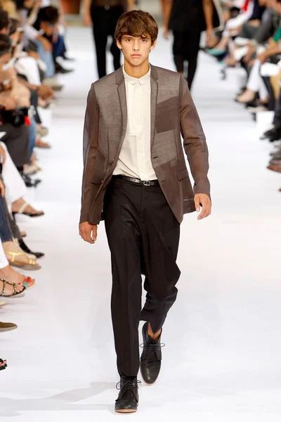 Look 10